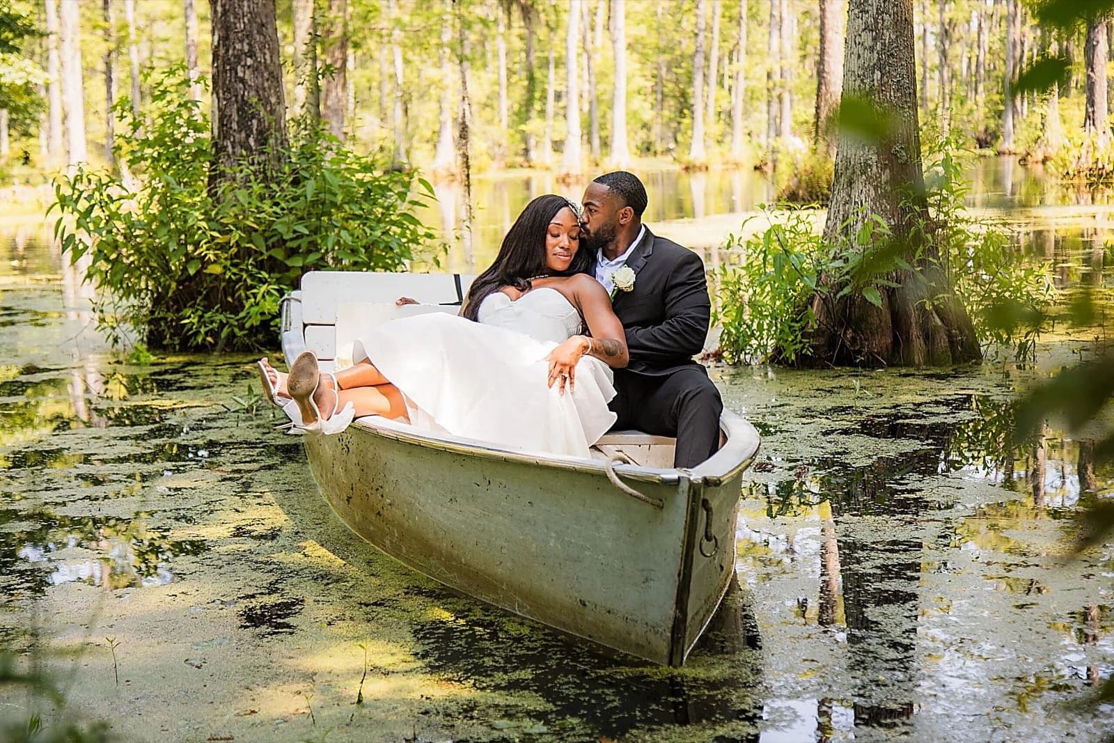 Couple eloping in Charleston, South Carolina at a historic Lowcountry venue — all-inclusive Charleston elopement package by Elopements Inc.